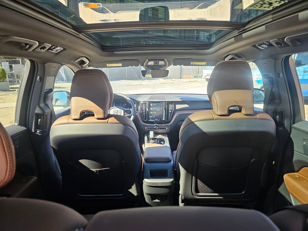Certified 2024 Volvo XC60 B5 Plus image 8