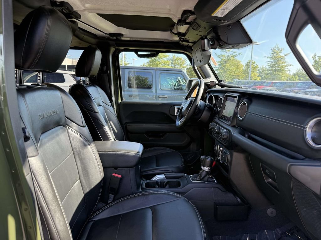Used 2021 Jeep Wrangler Unlimited Sahara w/ Cold Weather Group AWD/4WD image 15