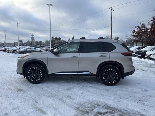 Used 2025 Nissan Rogue Platinum image 9