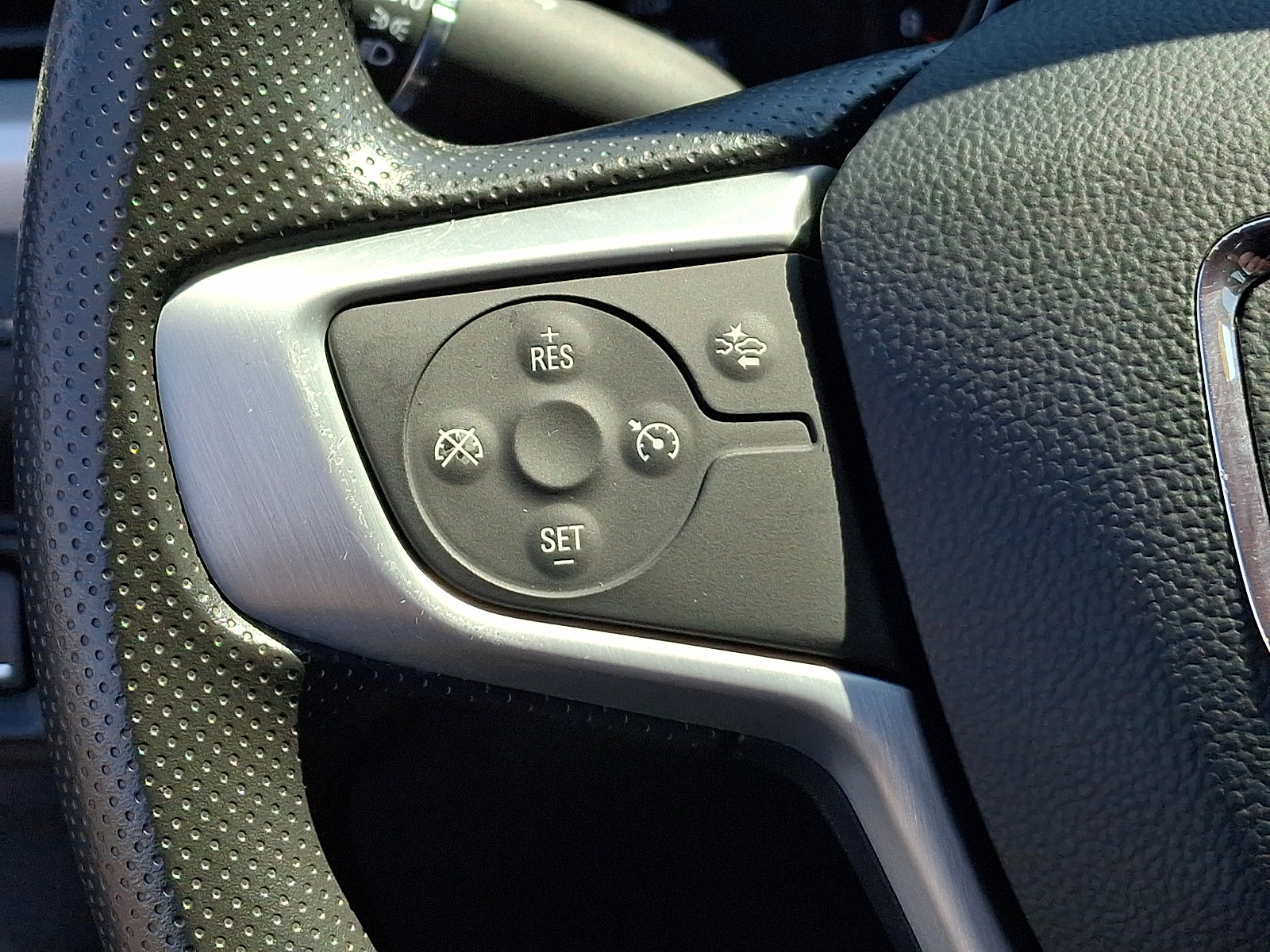 Certified 2023 GMC Acadia SLE w/ Driver Convenience Package image 22