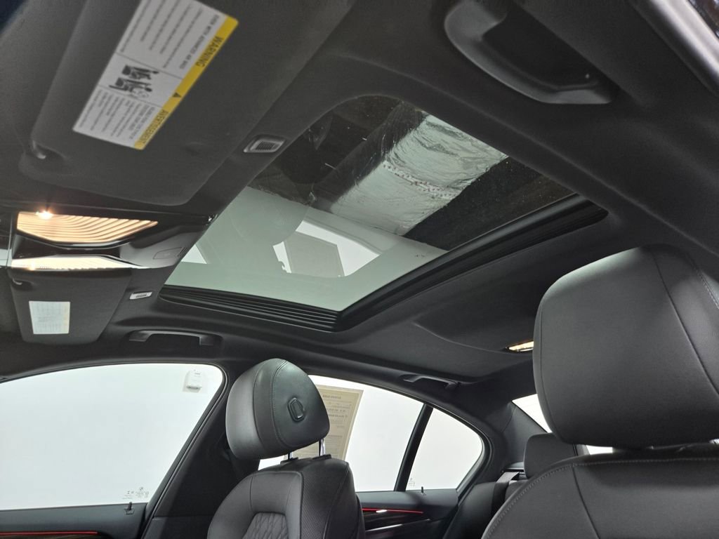 Used 2021 BMW 530e xDrive w/ M Sport Package image 9