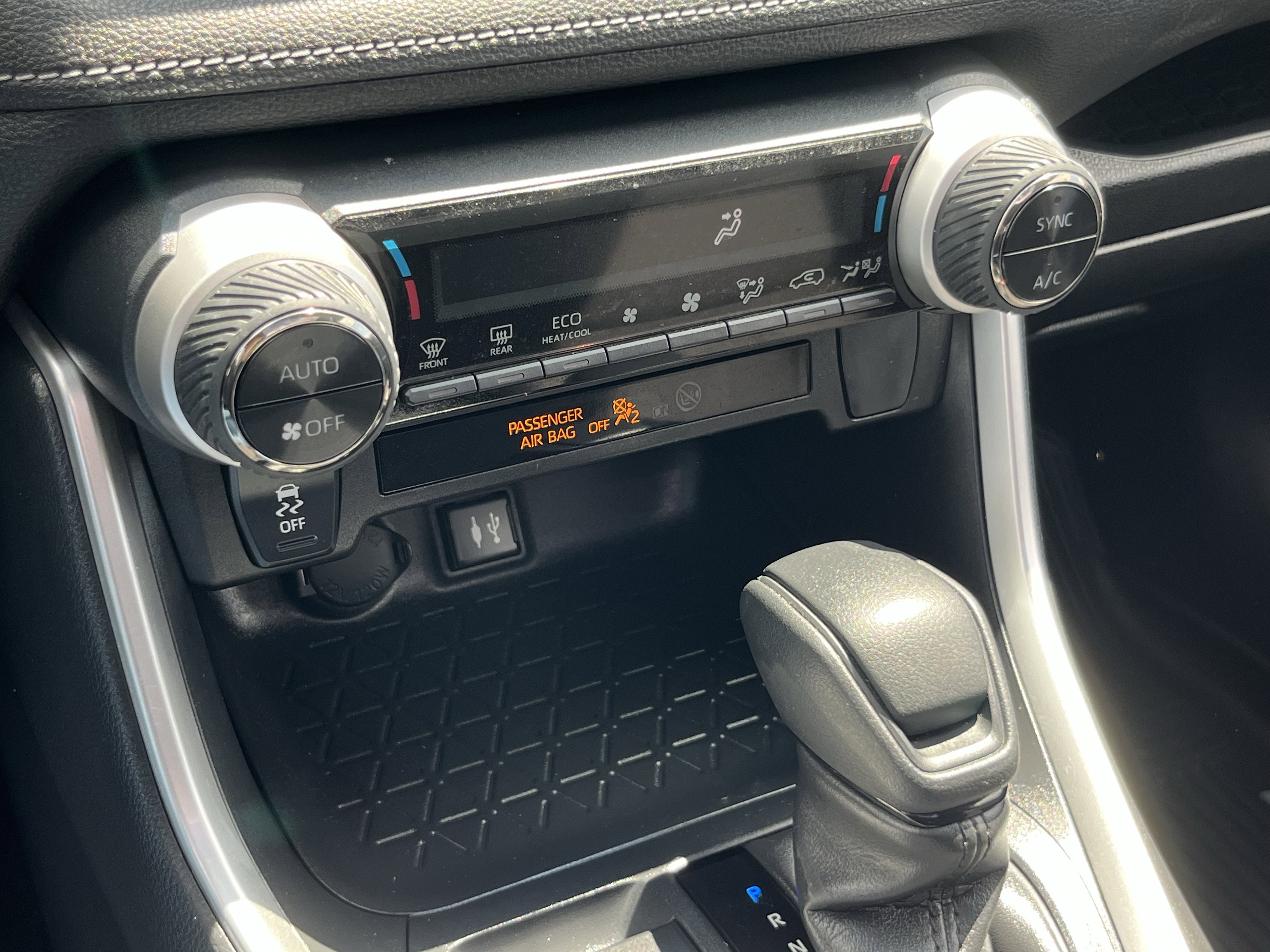 Used 2019 Toyota RAV4 XLE w/ All Weather Liner Package AWD/4WD image 29