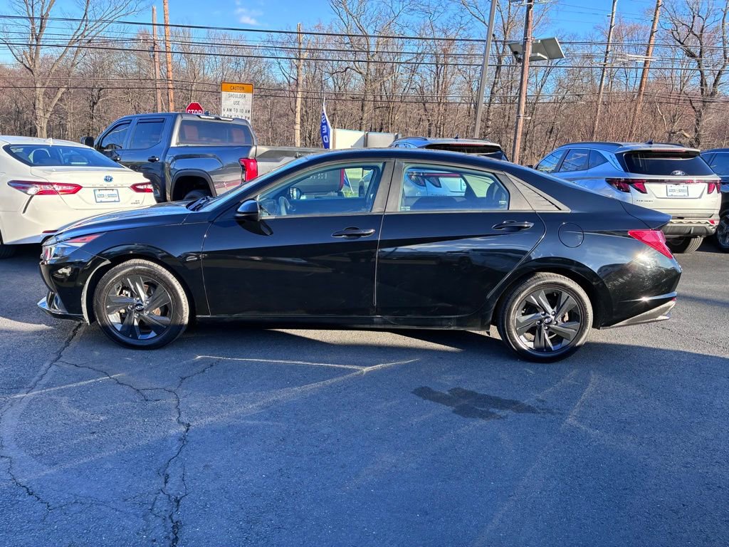 Used 2022 Hyundai Elantra Blue w/ Preferred Accessory Package image 4