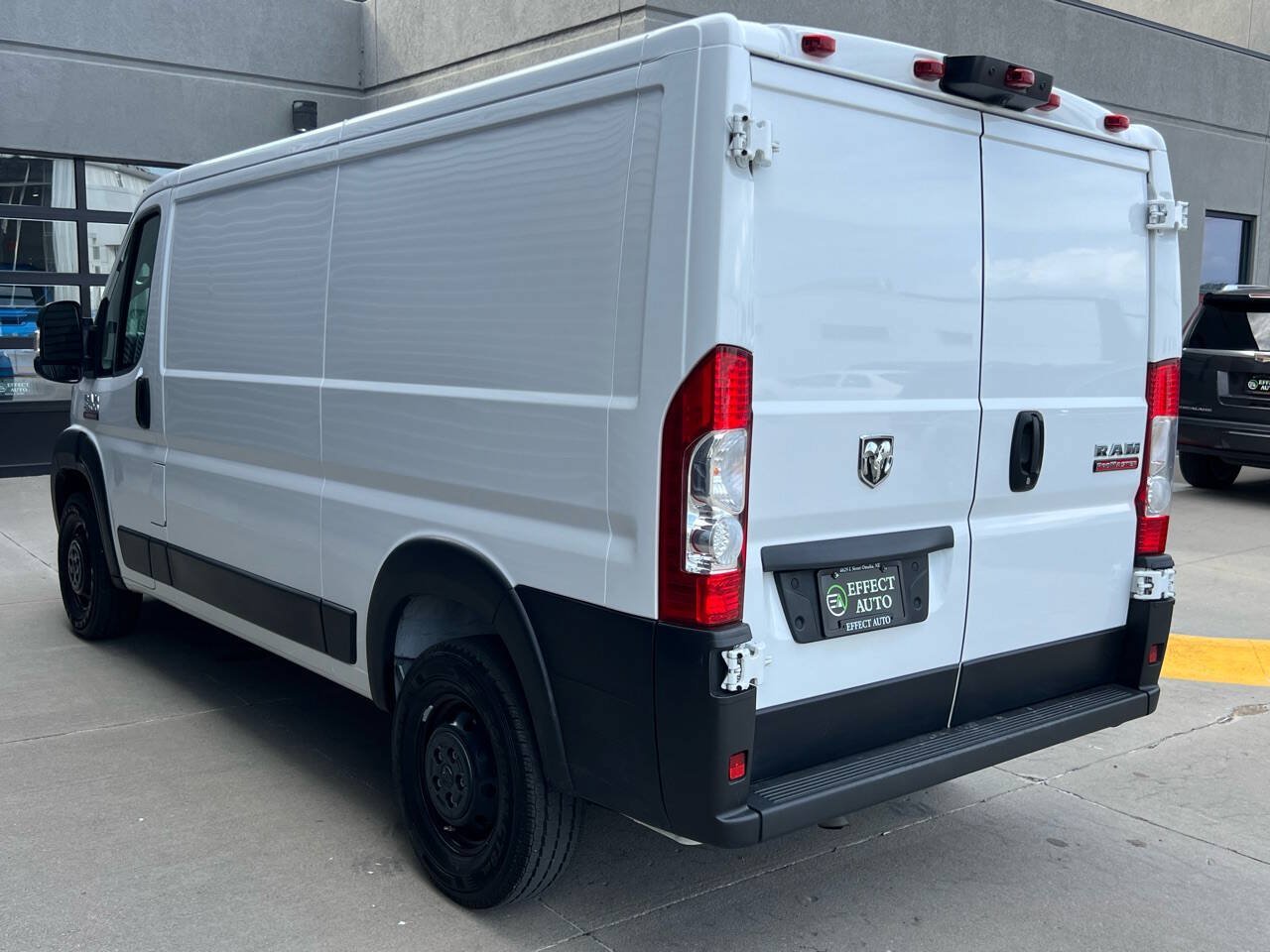 Used 2022 RAM ProMaster 2500 w/ Convenience Group FWD image 8