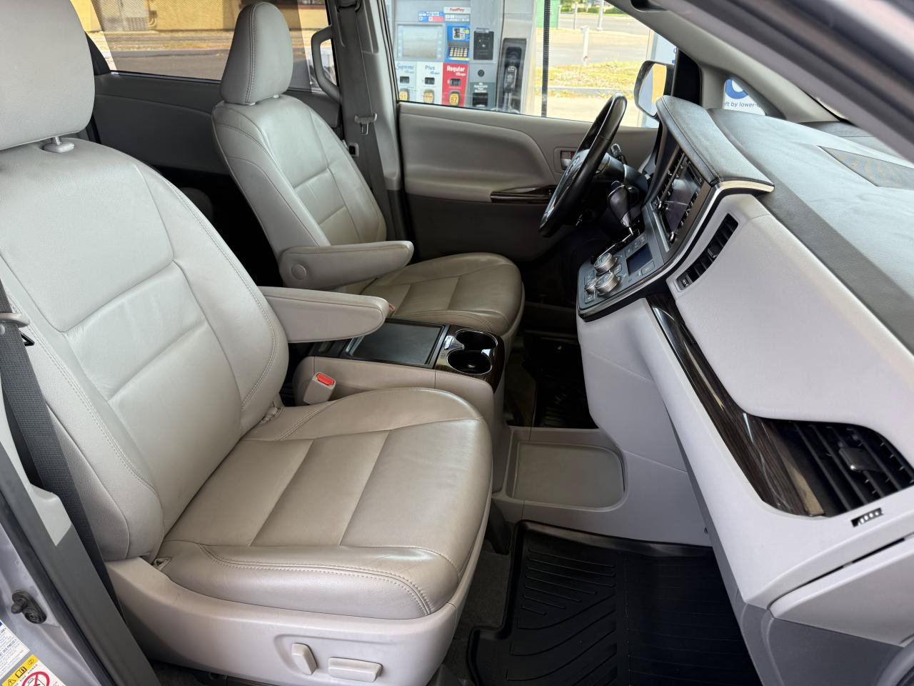 Used 2018 Toyota Sienna XLE AWD/4WD image 17