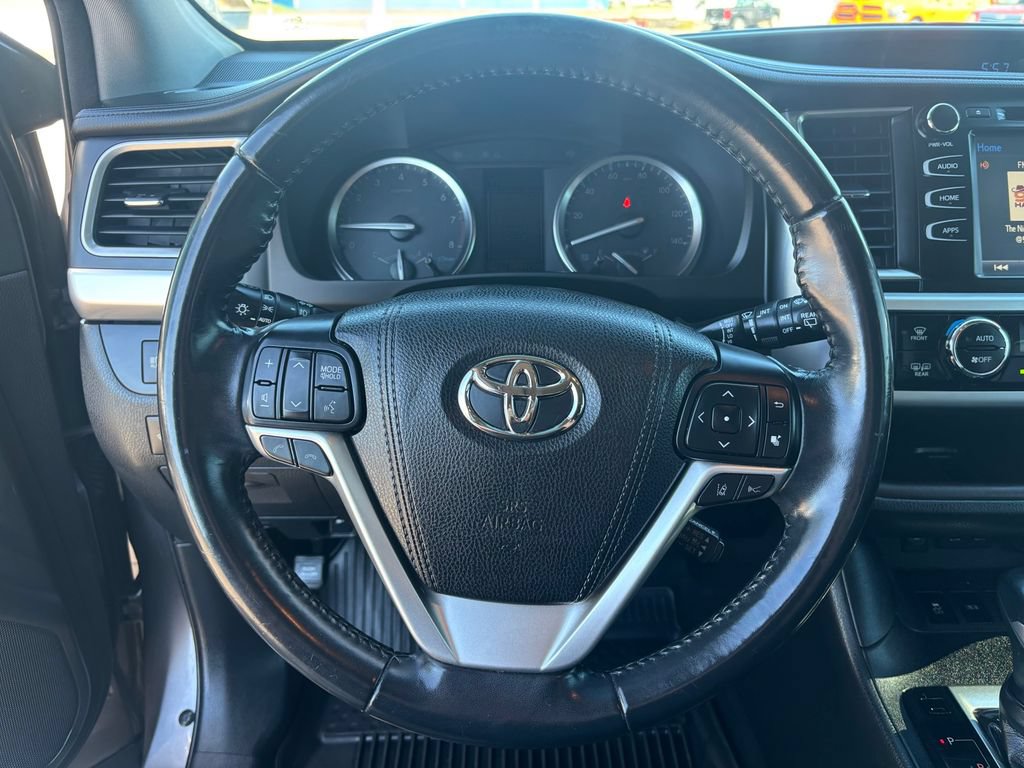 Used 2018 Toyota Highlander XLE AWD/4WD image 10