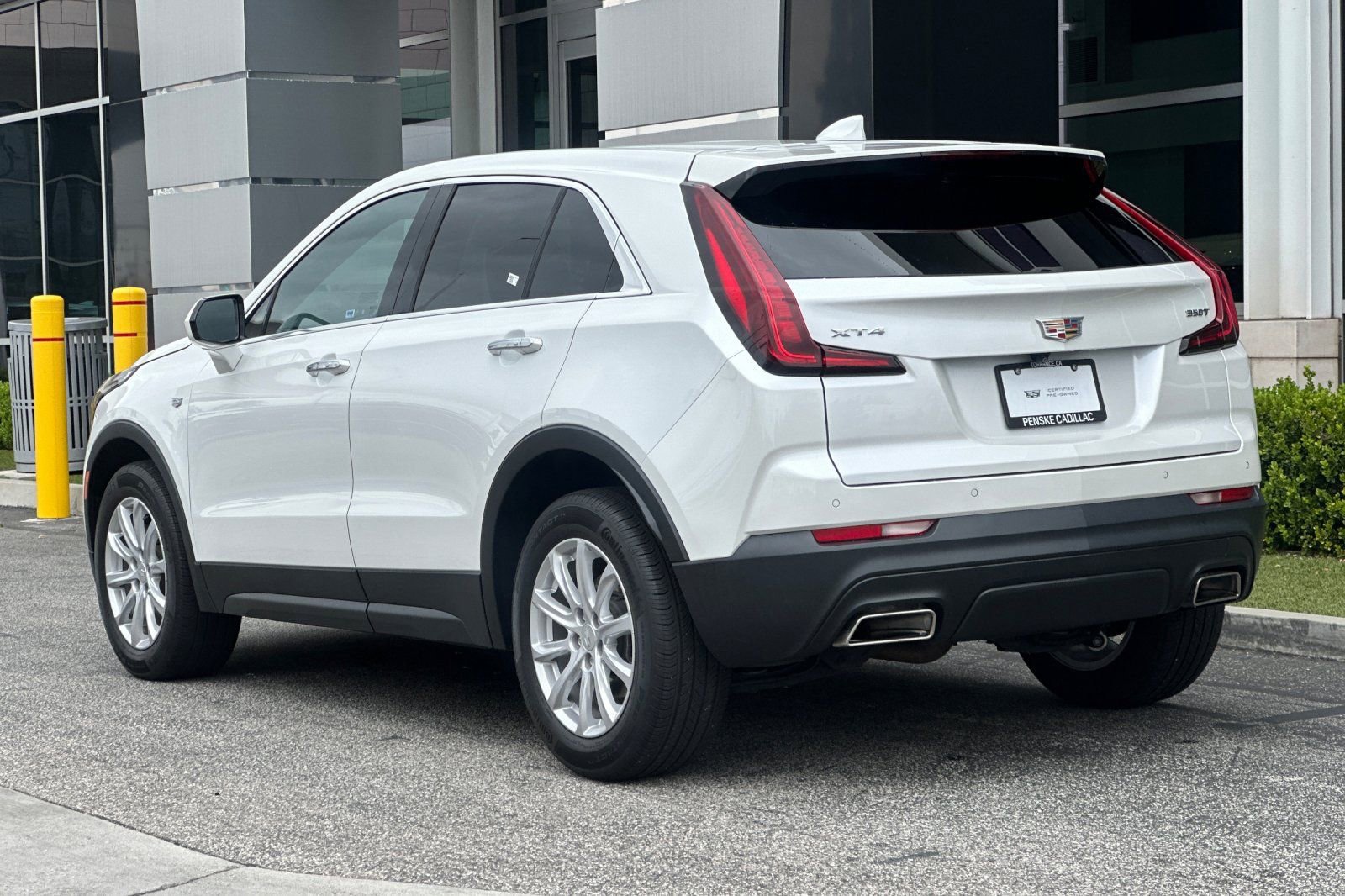 Used 2023 Cadillac XT4 Luxury w/ Cold Weather Package image 6