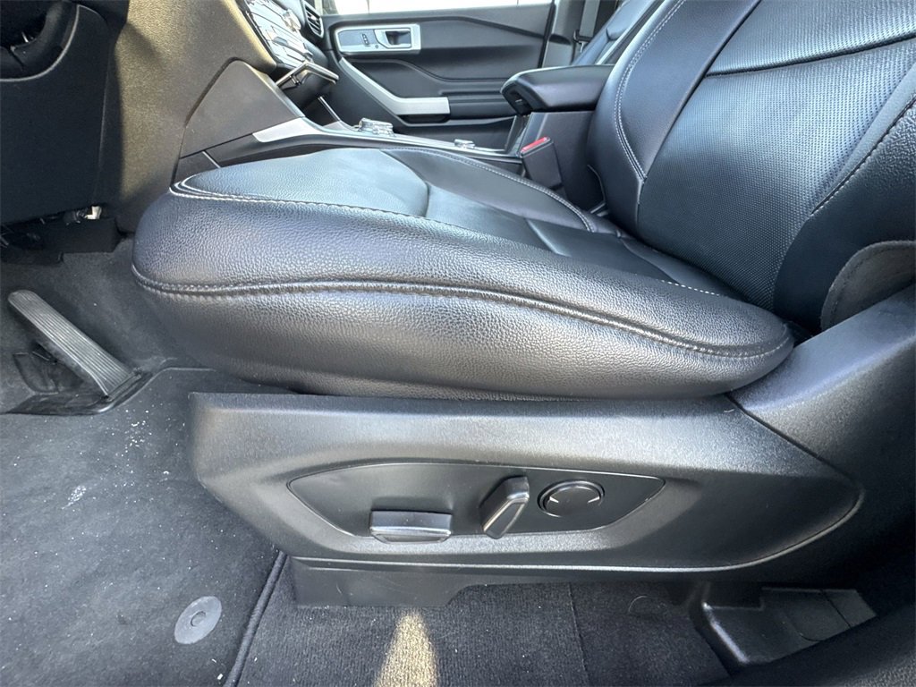 Used 2021 Ford Explorer Limited image 12