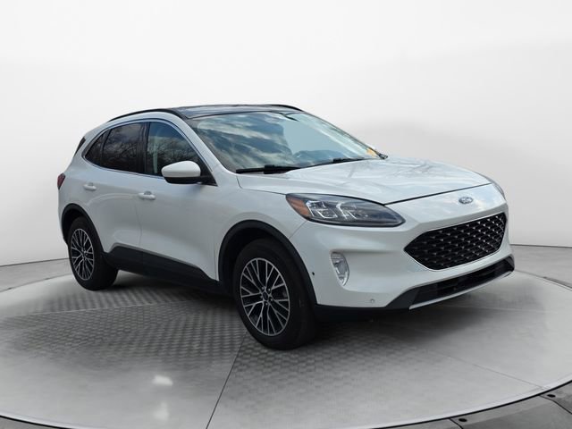 Used 2022 Ford Escape Titanium w/ Class II Trailer Tow Package image 7