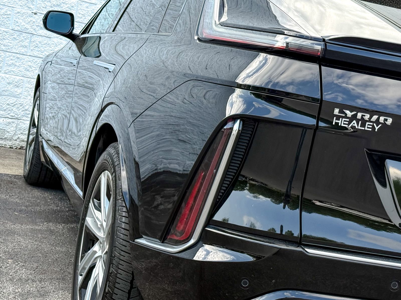 Certified 2024 Cadillac Lyriq Tech w/ LPO, Floor Liner Package AWD/4WD image 9