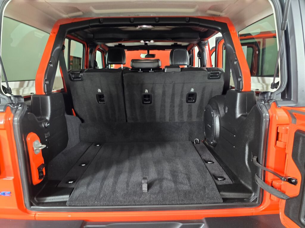 Used 2023 Jeep Wrangler Unlimited Sahara AWD/4WD image 17