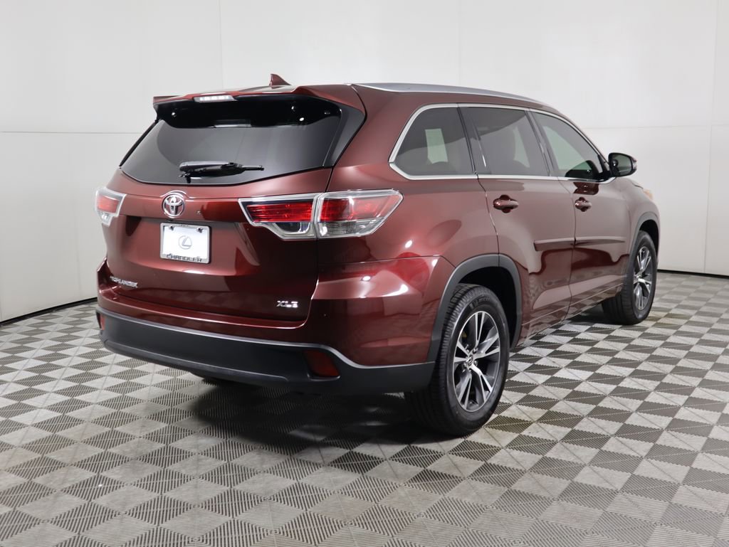 Used 2016 Toyota Highlander XLE image 5