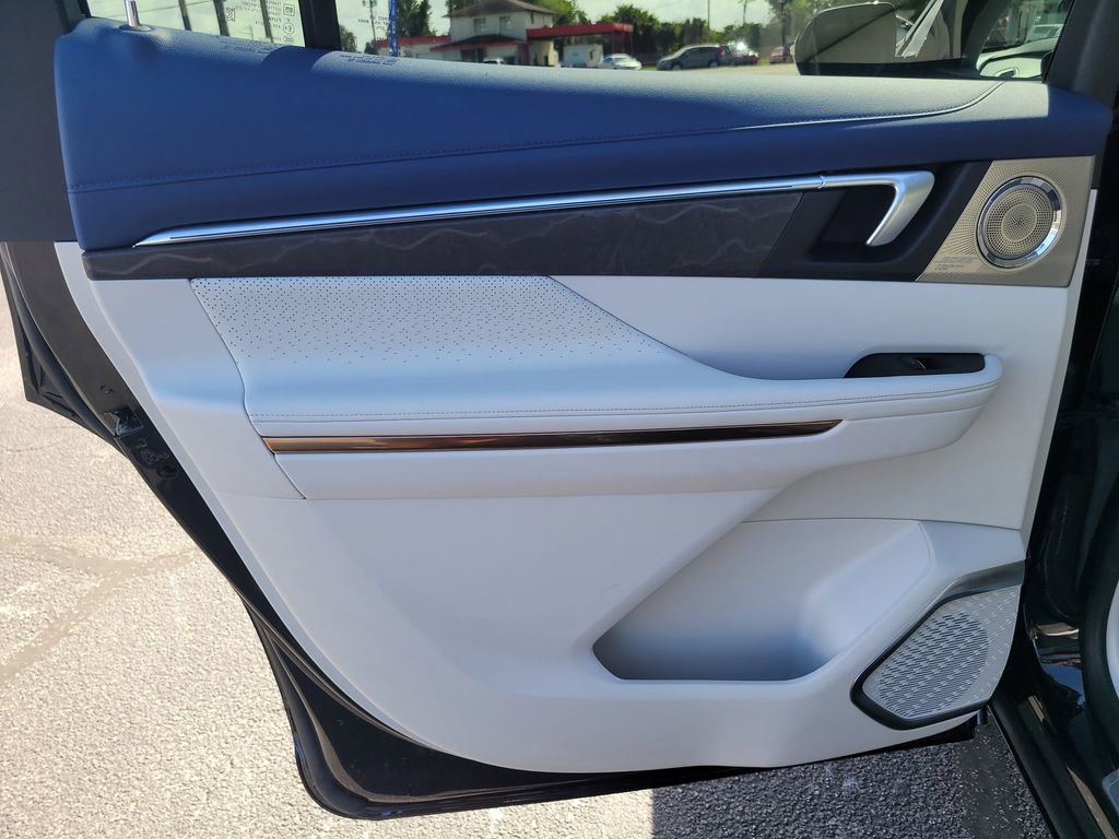 Used 2026 Buick Enclave Avenir w/ Super Cruise Package image 11