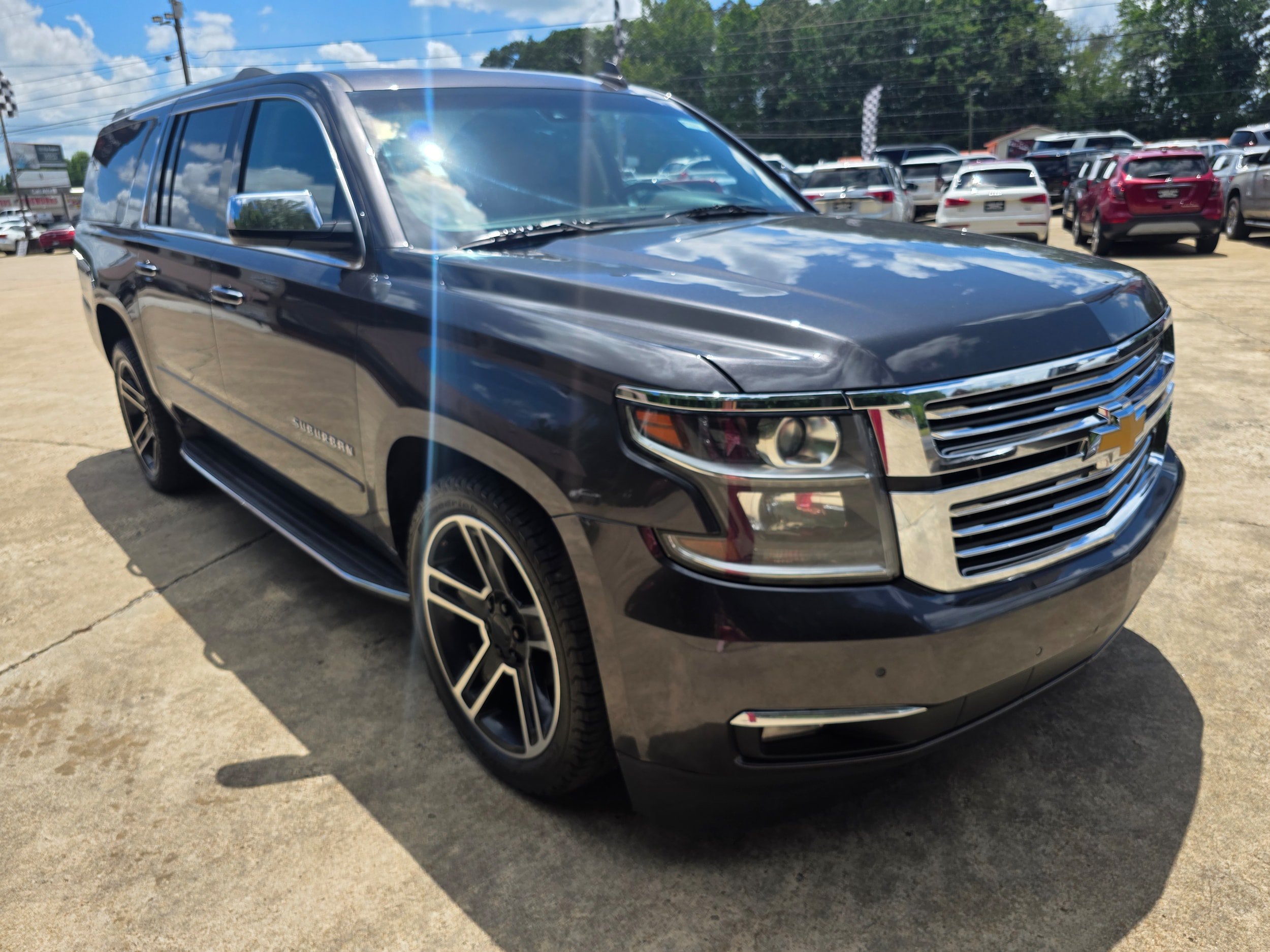 Used 2018 Chevrolet Suburban Premier AWD/4WD image 3