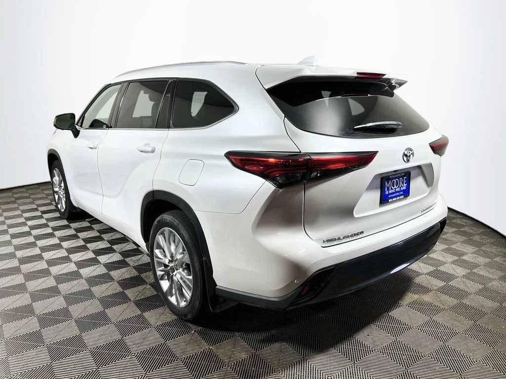 Certified 2023 Toyota Highlander Limited AWD/4WD image 5