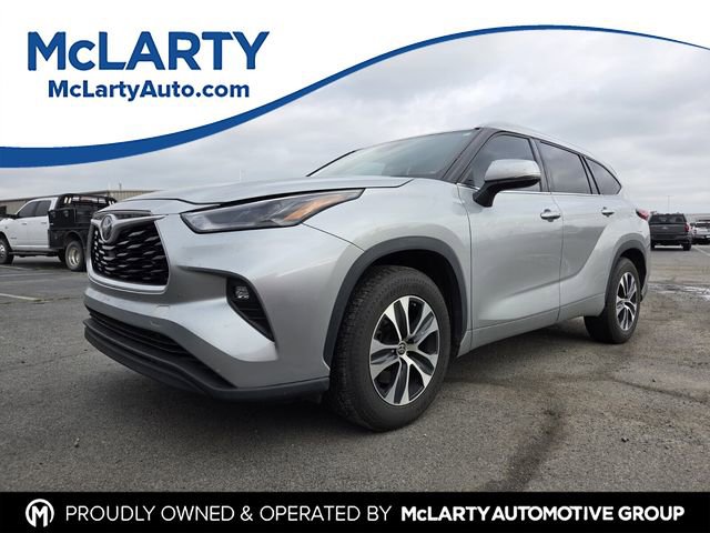 Used 2022 Toyota Highlander XLE FWD image 1