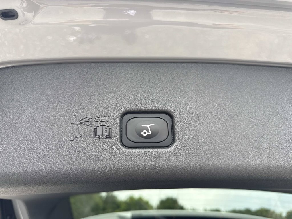 New 2026 Lincoln Nautilus Premier AWD/4WD image 12