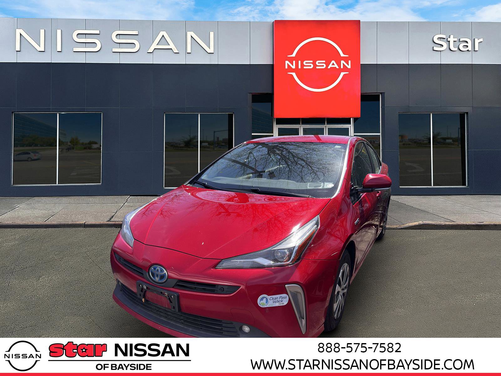 Used 2020 Toyota Prius XLE image 2