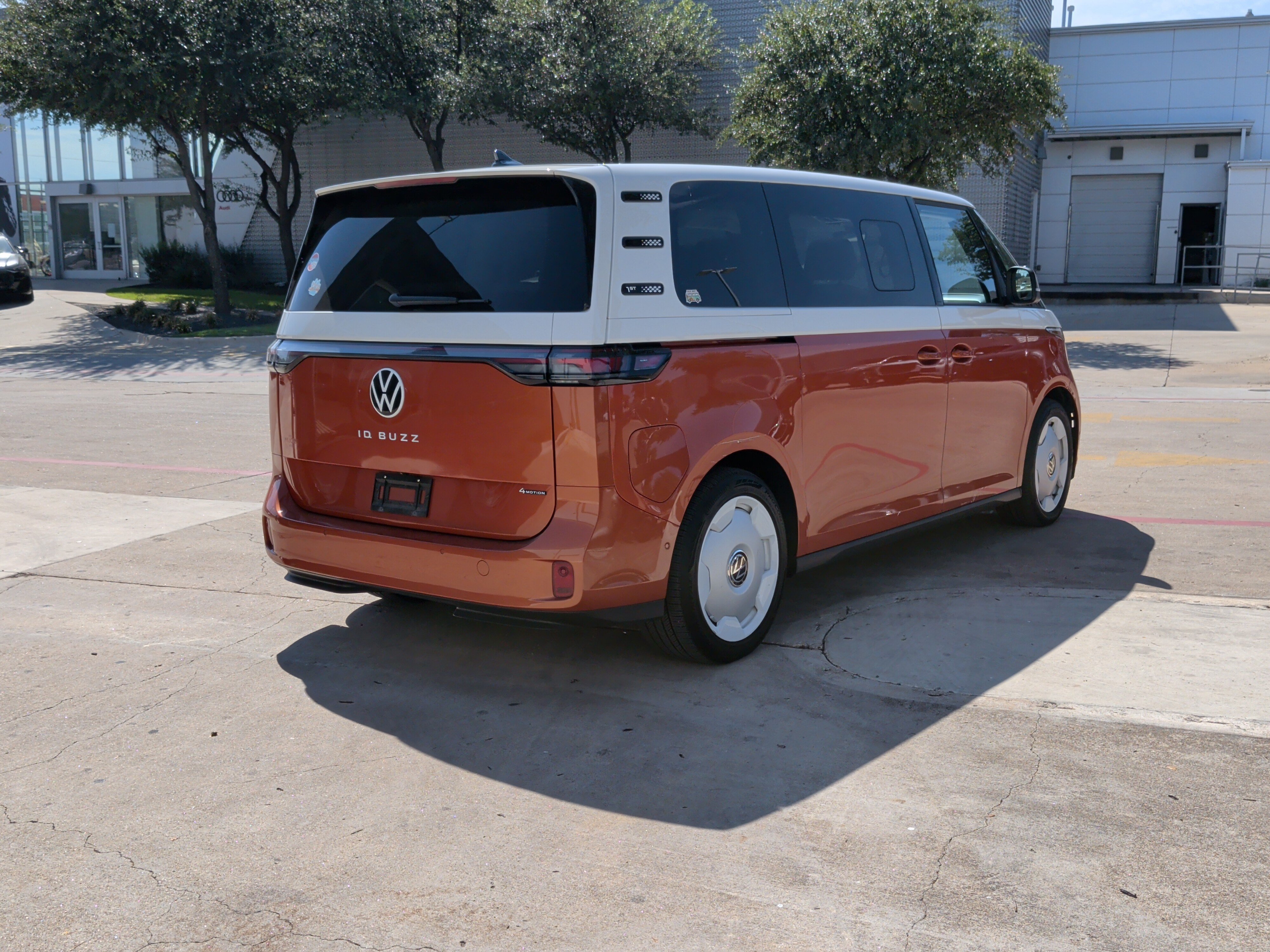 Used 2025 Volkswagen ID. Buzz 1st Edition AWD/4WD image 10
