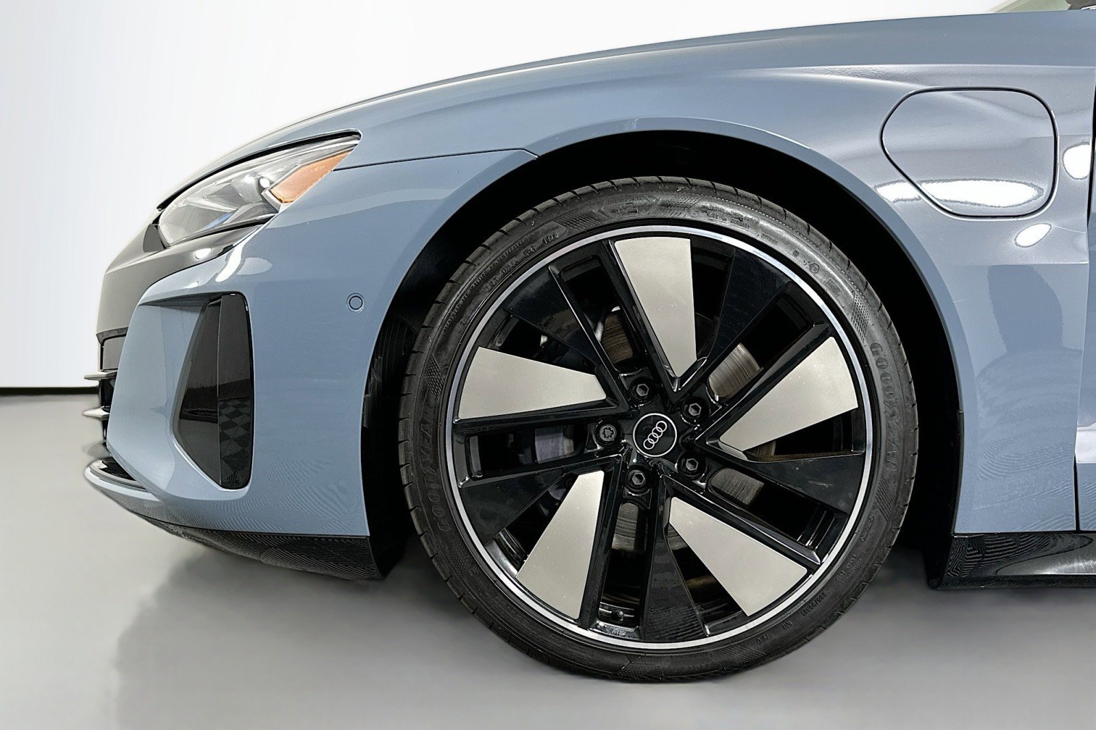 Used 2023 Audi e-tron GT Prestige w/ Prestige Package image 12