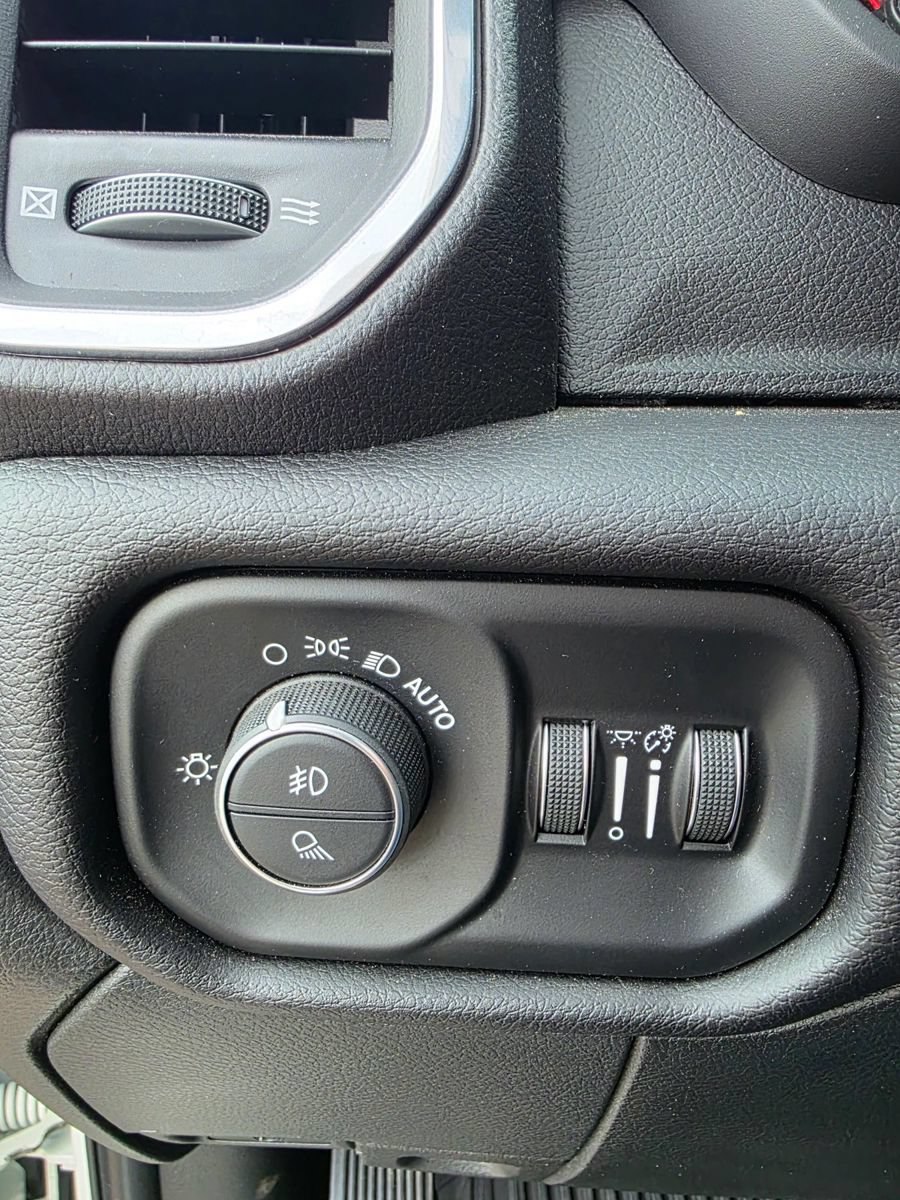 Used 2022 RAM 3500 Laramie AWD/4WD image 17