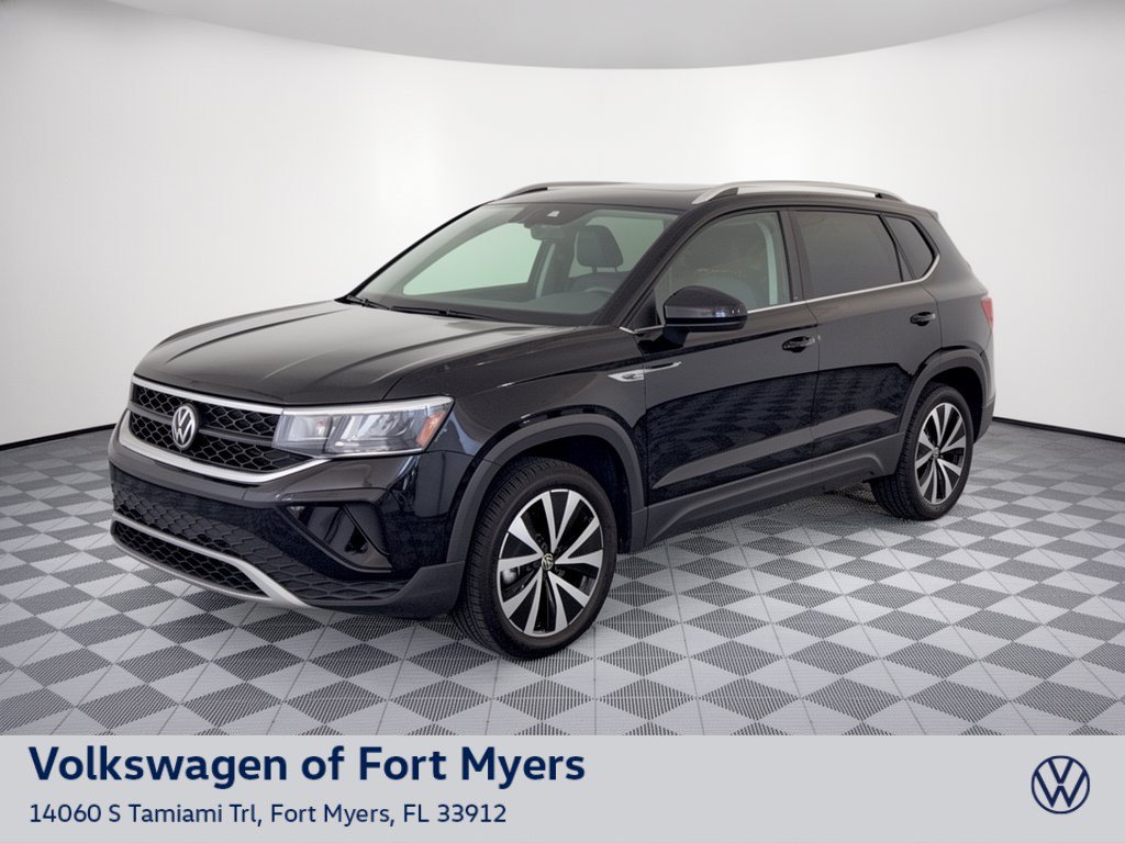 Used 2023 Volkswagen Taos SE w/ Panoramic Sunroof Package