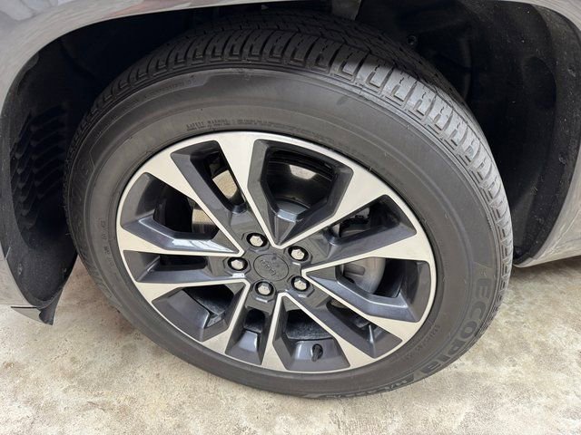 Used 2024 Jeep Grand Cherokee Overland w/ Luxury Tech Group IV image 28