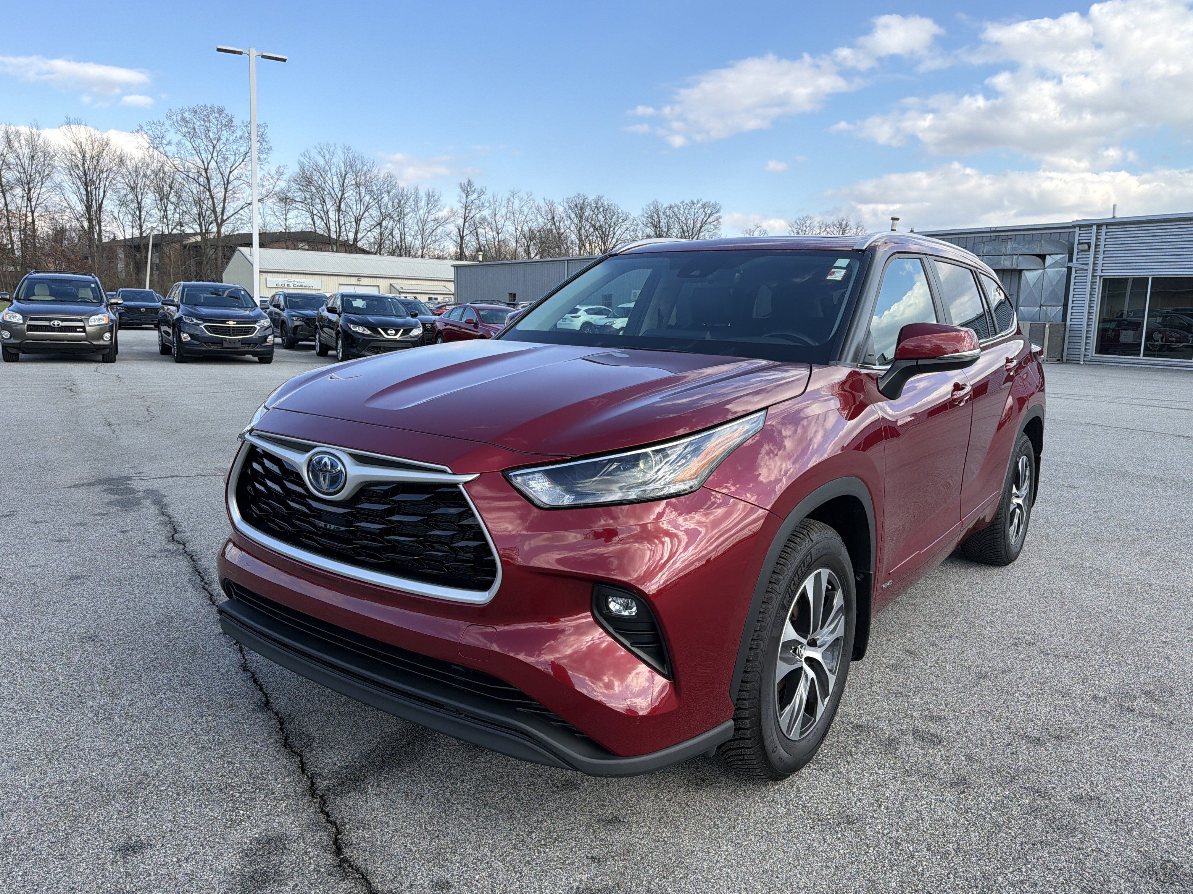 Used 2023 Toyota Highlander XLE AWD/4WD image 7