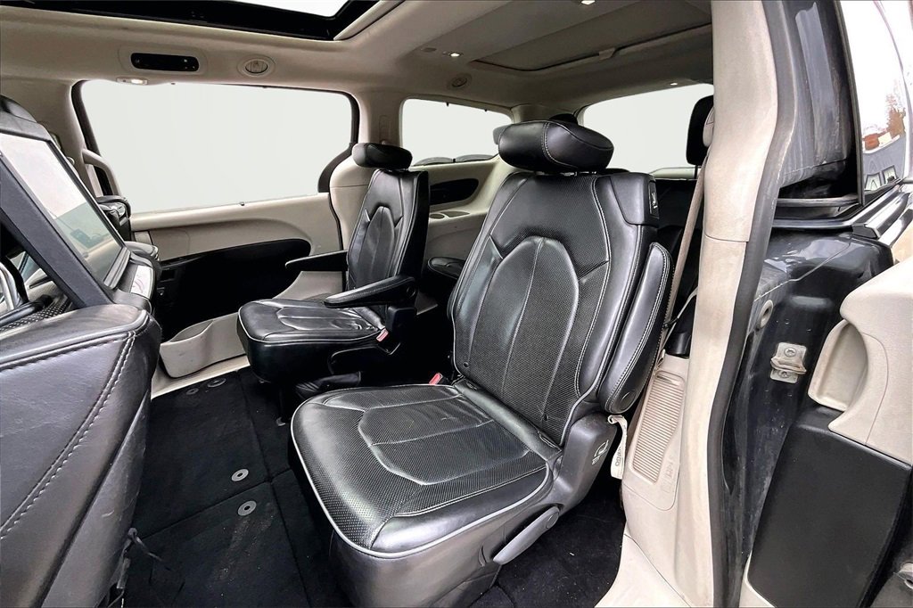Used 2019 Chrysler Pacifica Limited w/ Tire & Wheel Group image 20