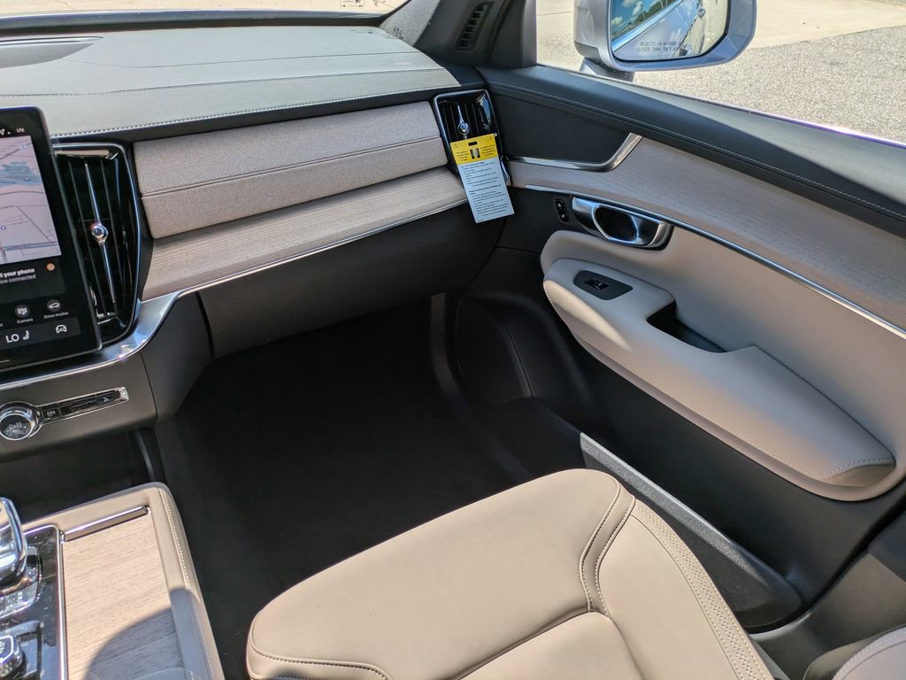 New 2026 Volvo XC90 B6 Core image 17