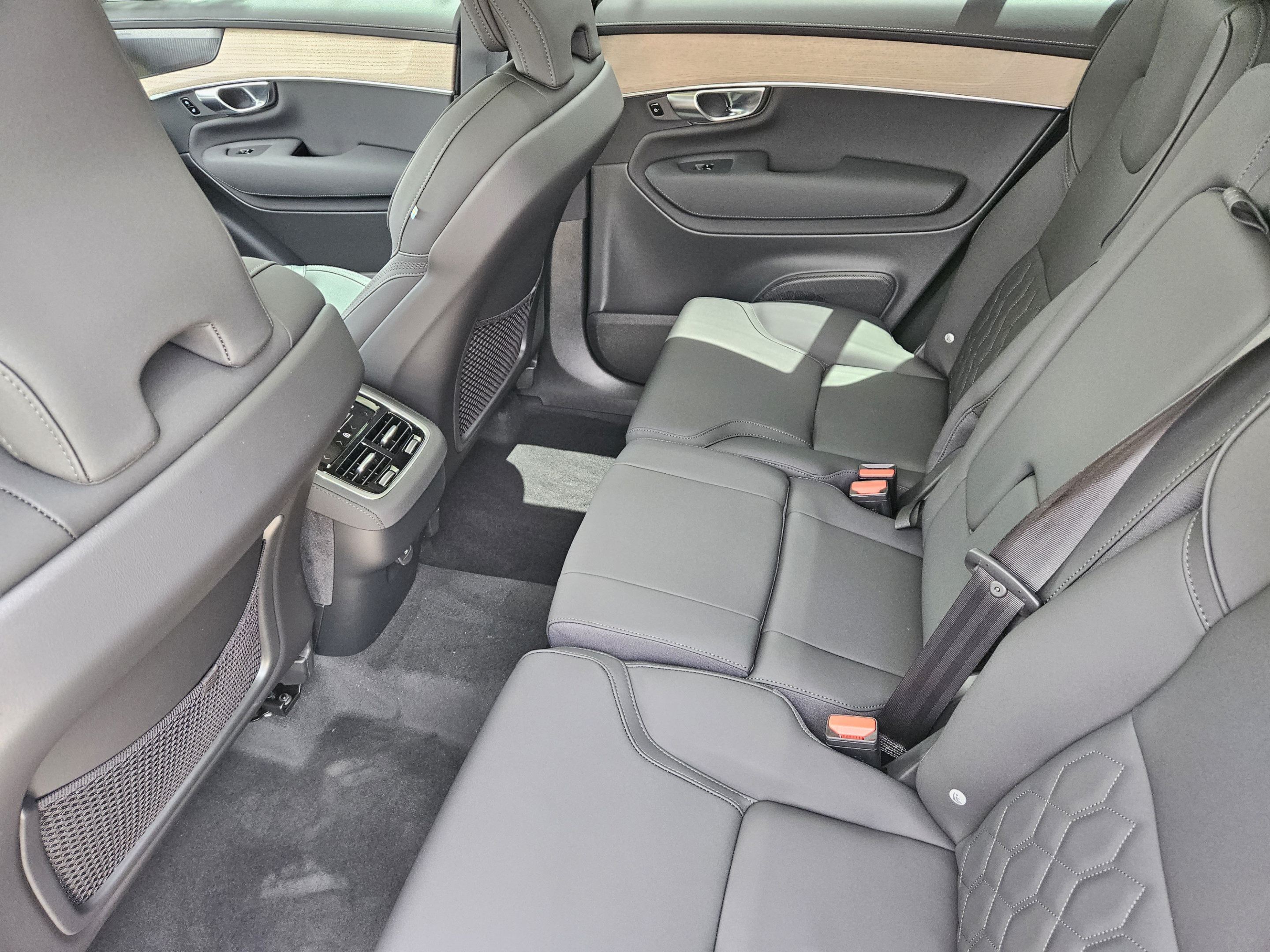 New 2026 Volvo XC90 B6 Plus w/ Protection Package Premier AWD/4WD image 25