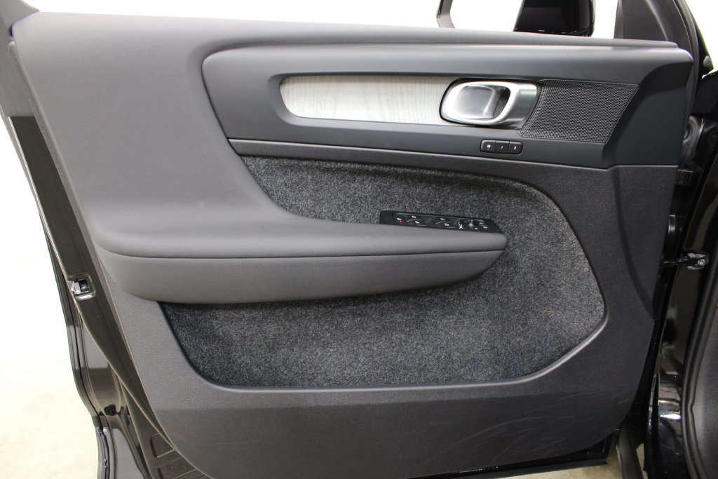 Certified 2026 Volvo XC40 B5 Plus AWD/4WD image 18