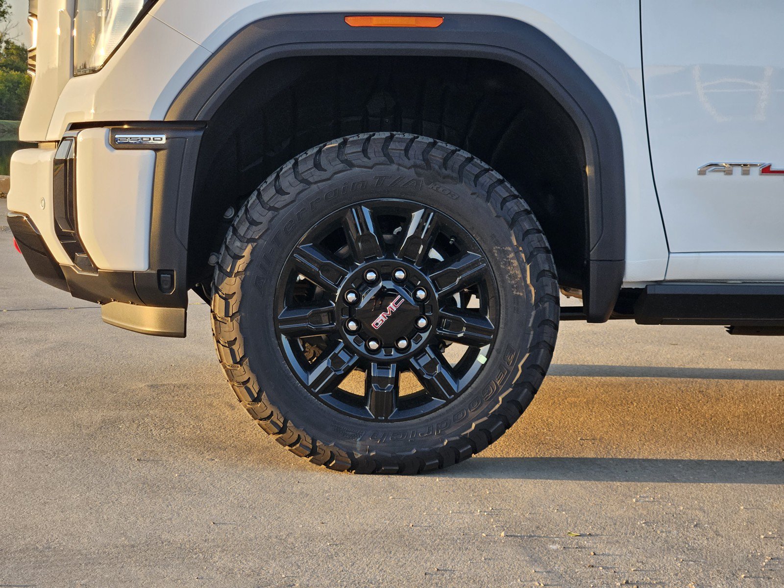 New 2026 GMC Sierra 2500 AT4 w/ AT4 Premium Plus Package AWD/4WD image 7