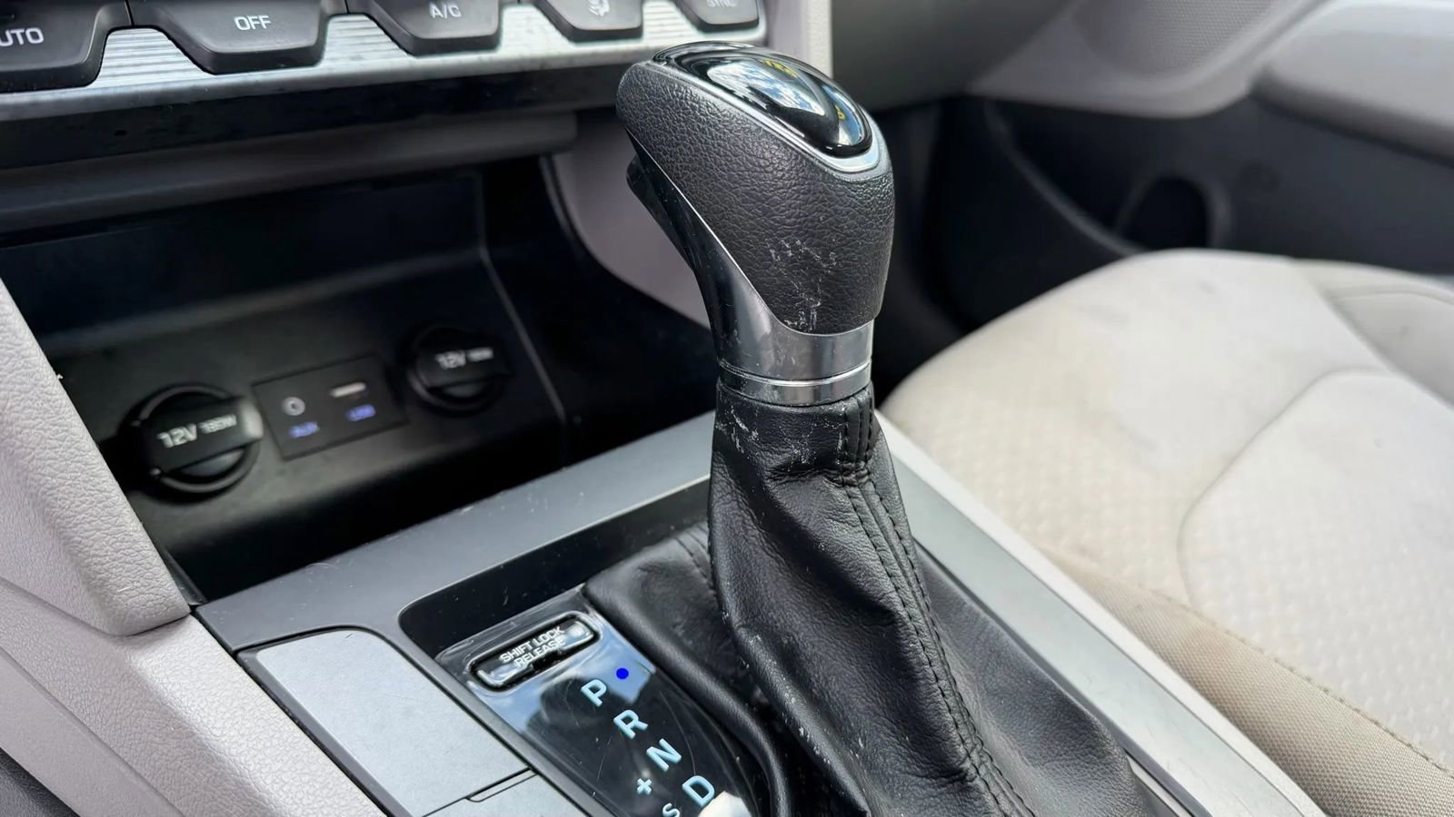 Used 2020 Hyundai Elantra SE image 22