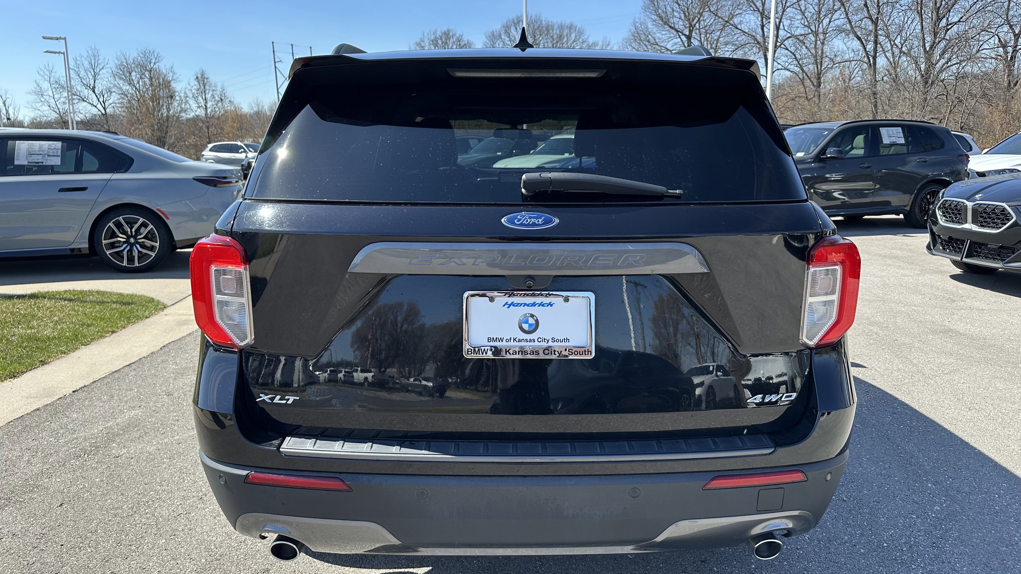 Used 2022 Ford Explorer XLT w/ Equipment Group 202A AWD/4WD image 9
