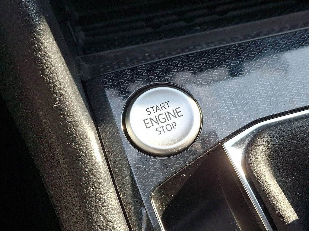 Certified 2025 Volkswagen Taos SE AWD/4WD image 23