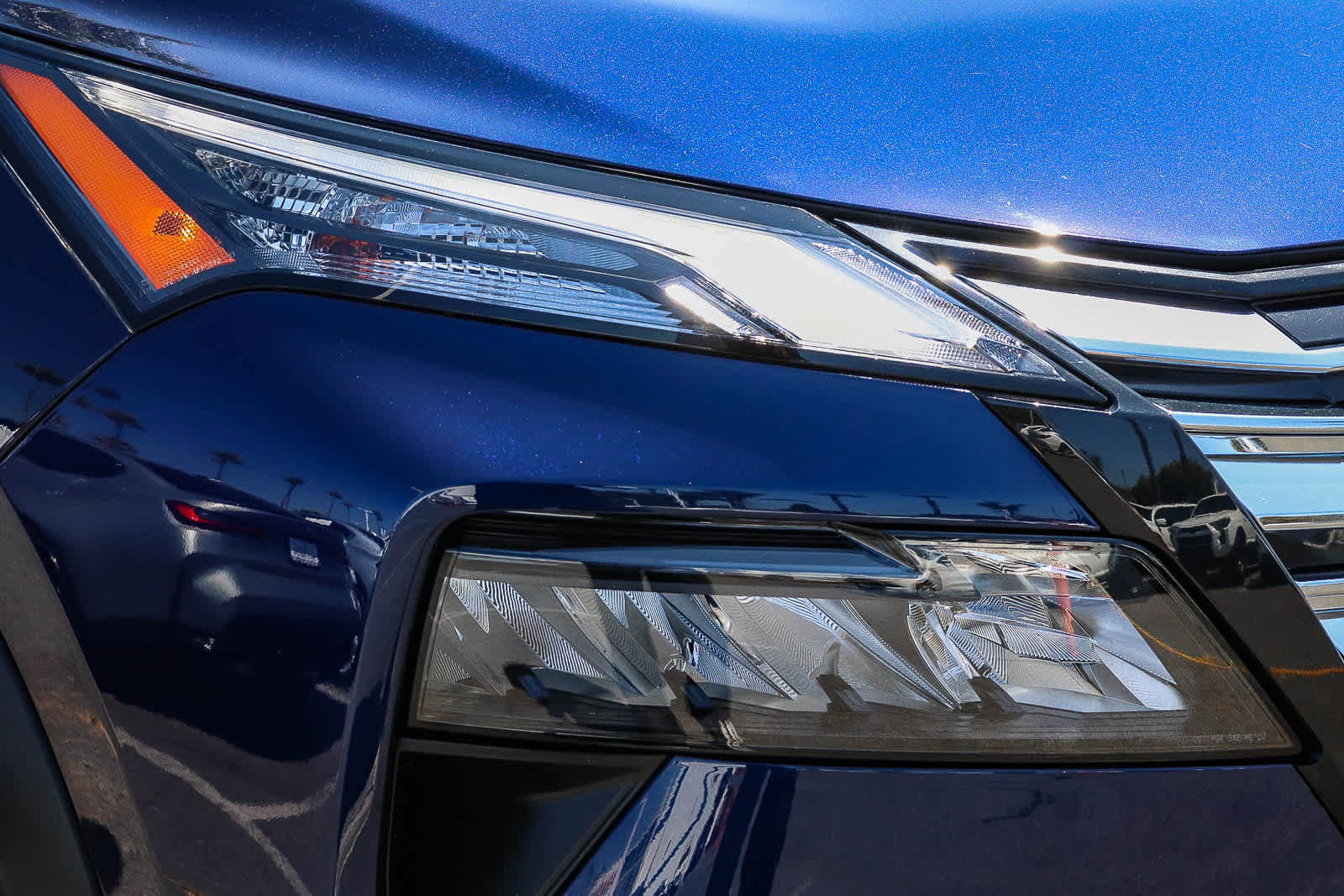 Used 2025 Nissan Rogue SV FWD image 4