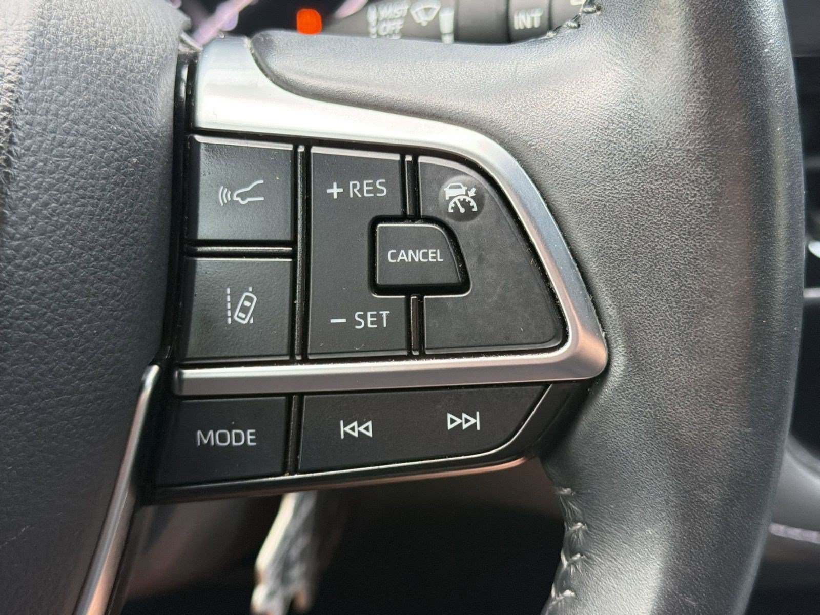 Used 2021 Toyota Highlander XSE FWD image 15