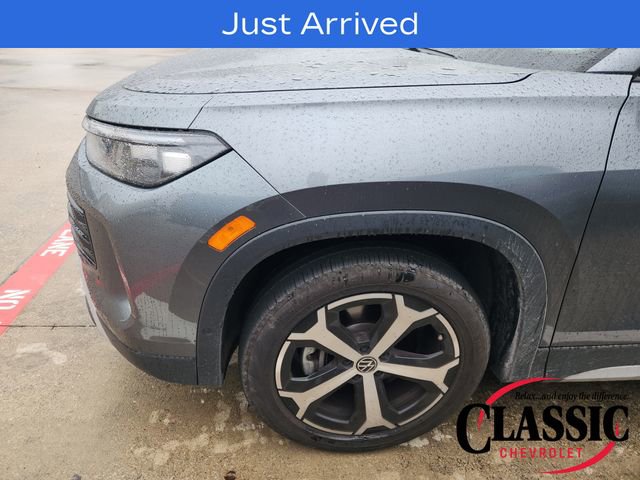 Used 2025 Volkswagen Tiguan SE AWD/4WD image 9