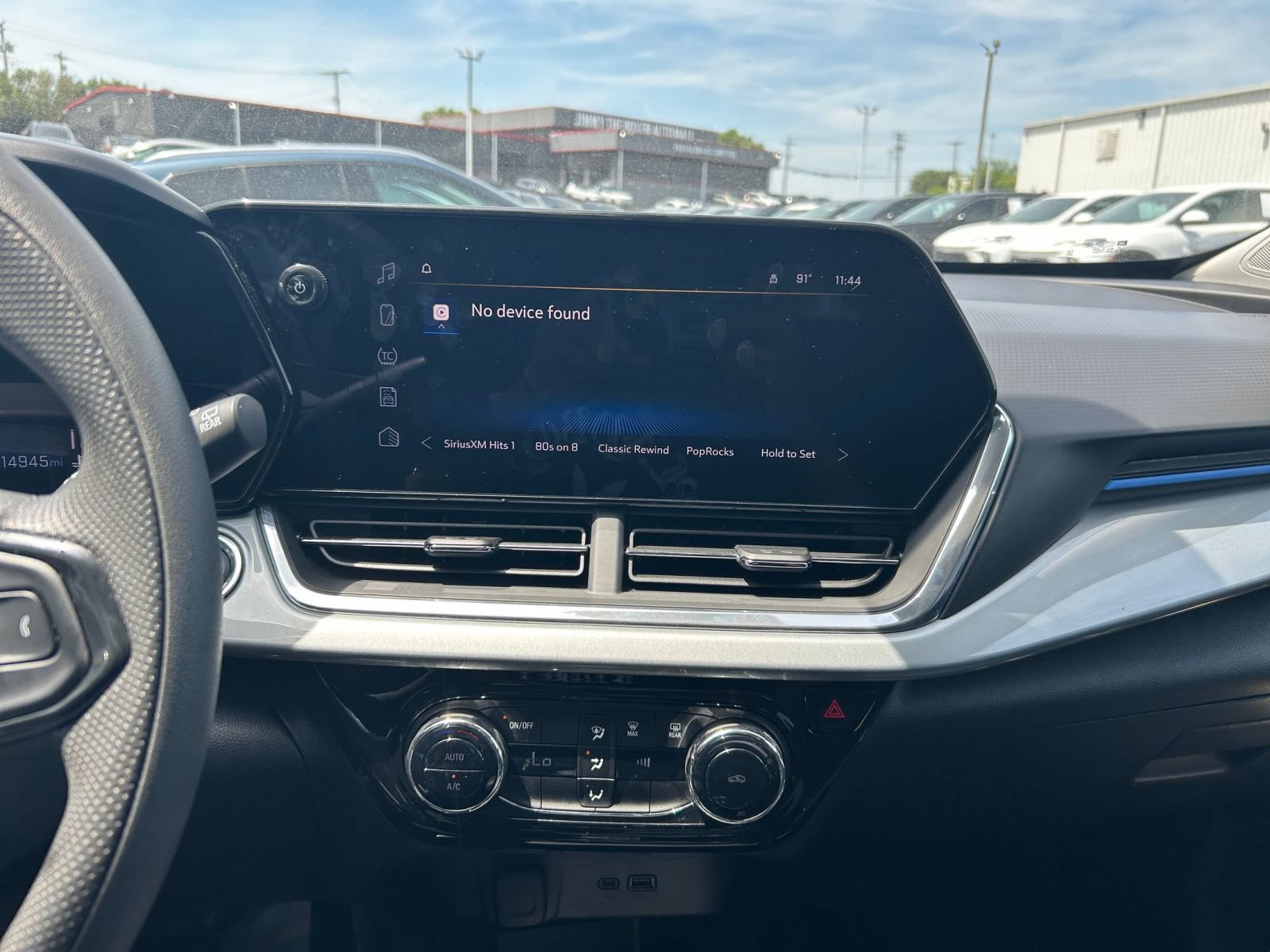 Used 2025 Chevrolet Trax LT FWD image 17