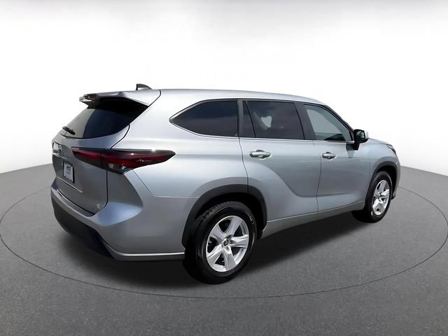 Used 2025 Toyota Highlander LE FWD image 10