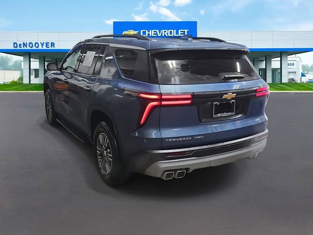 Used 2024 Chevrolet Traverse LT w/ Enhanced Driving Package image 11
