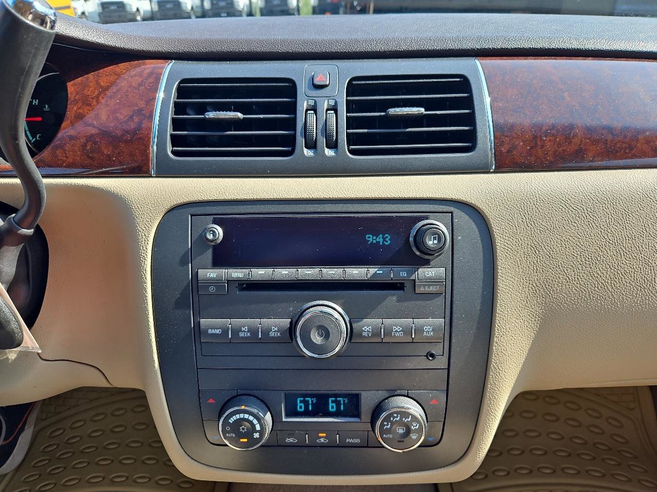 Used 2011 Buick Lucerne CXL w/ Driver Confidence Package FWD image 33