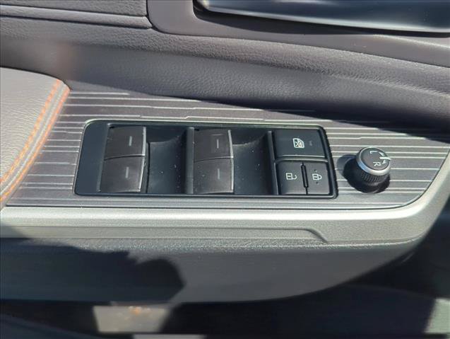 Used 2022 Toyota Sienna XSE FWD image 11