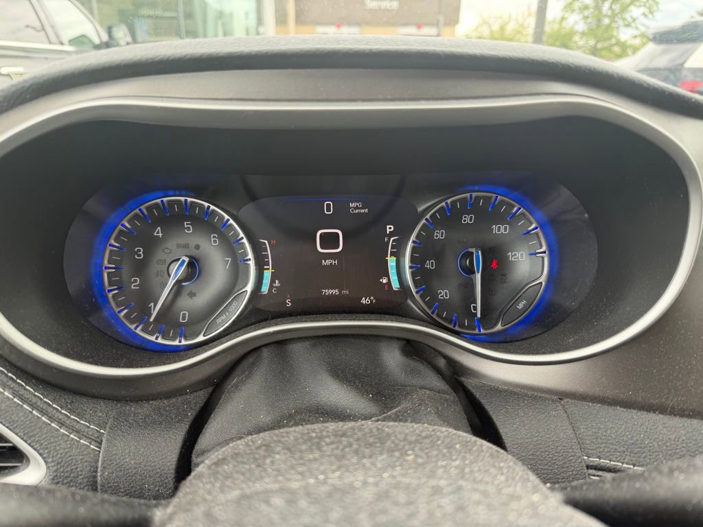 Used 2021 Chrysler Pacifica Touring-L FWD image 7