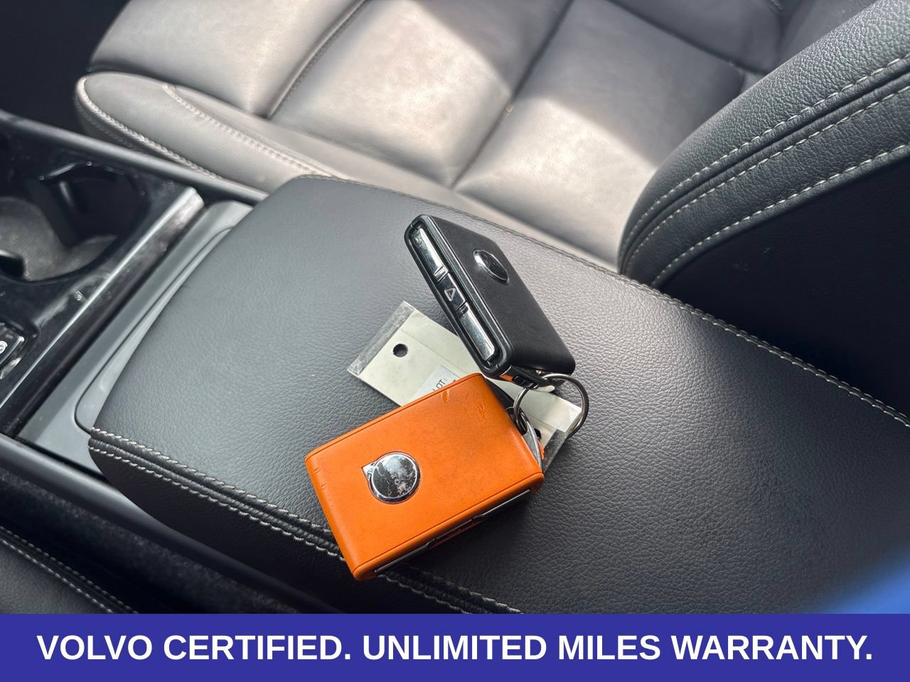 Certified 2025 Volvo XC40 B5 Plus AWD/4WD image 29