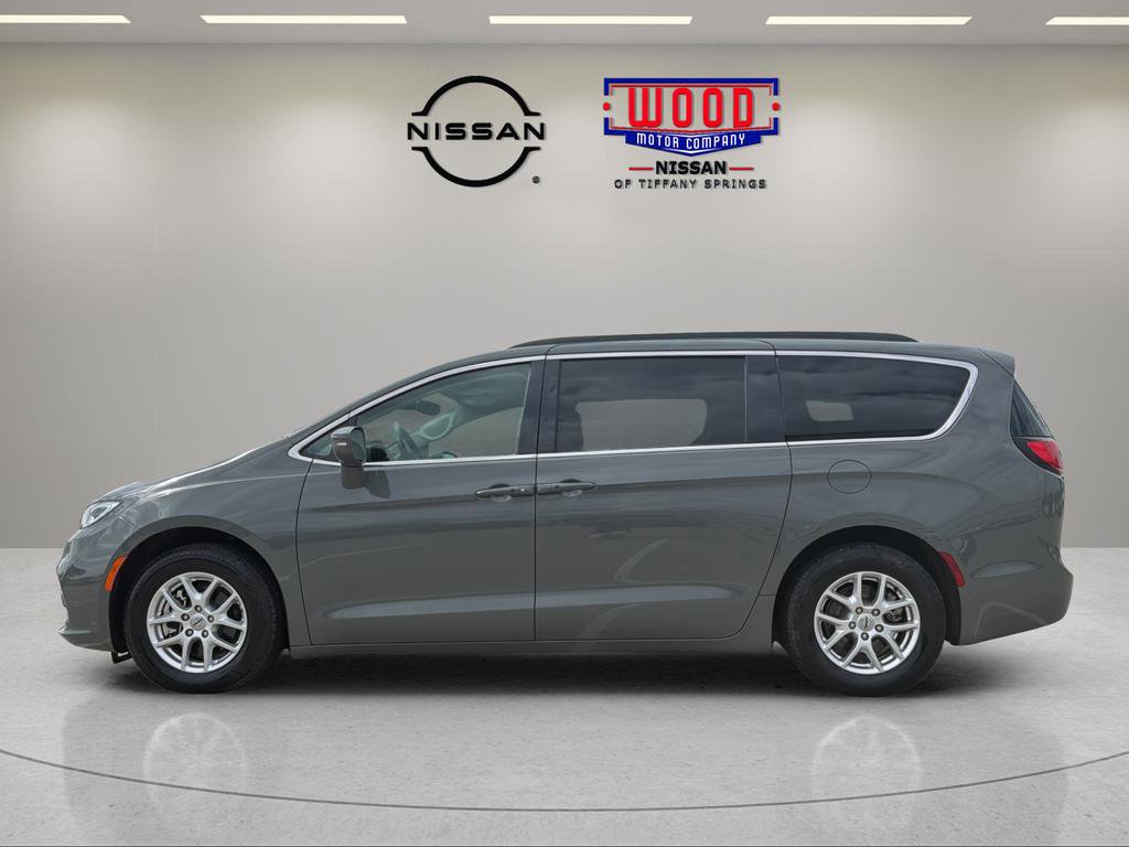 Used 2022 Chrysler Pacifica Touring-L FWD image 3