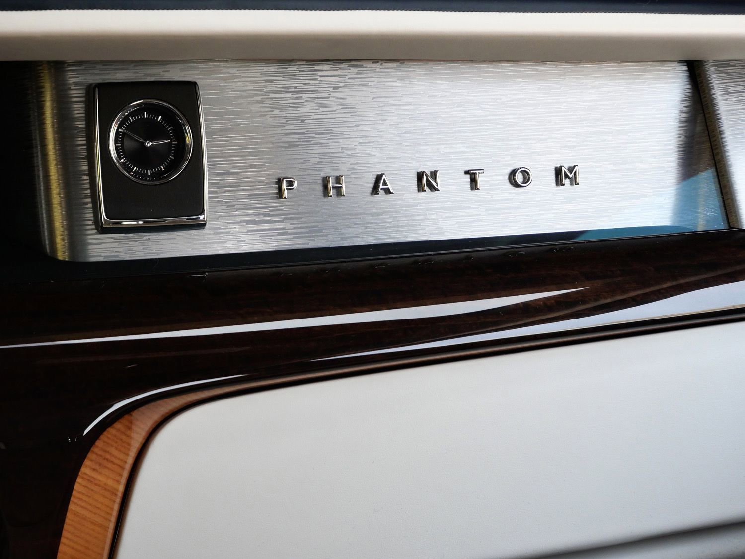 Used 2023 Rolls-Royce Phantom Sedan RWD image 32