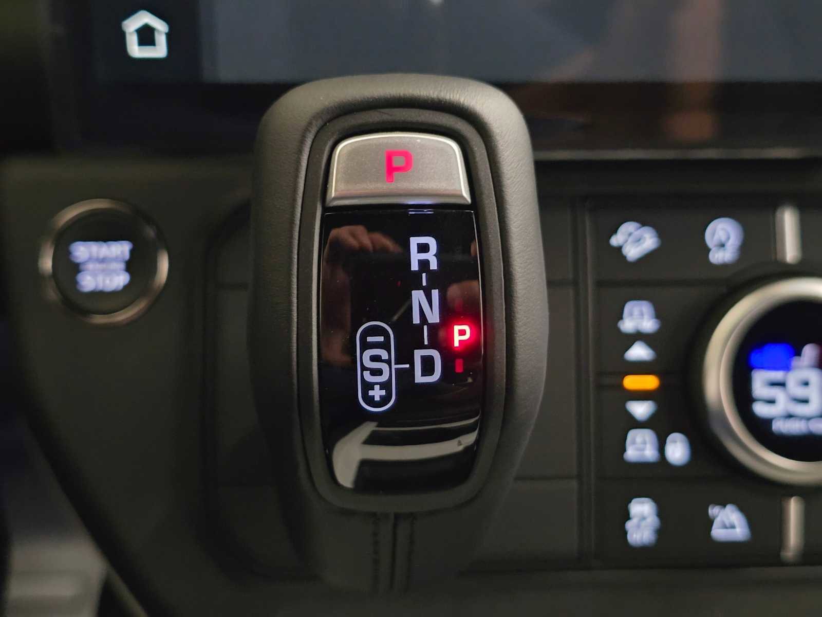 New 2026 Land Rover Defender 130 X-Dynamic SE image 33