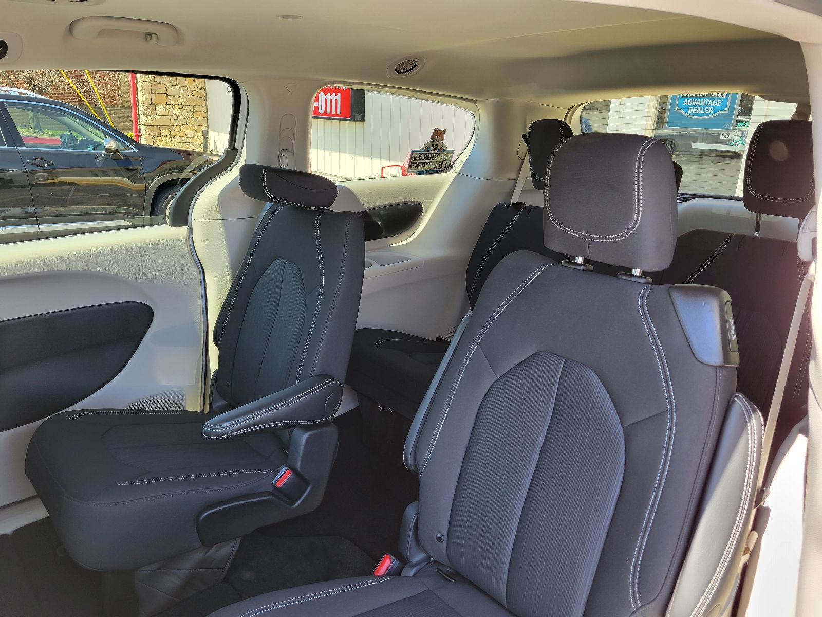 Used 2024 Chrysler Voyager LX image 7